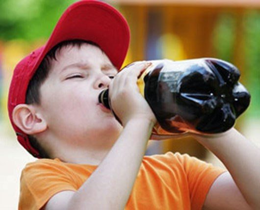 child-drinking-coke_brmv