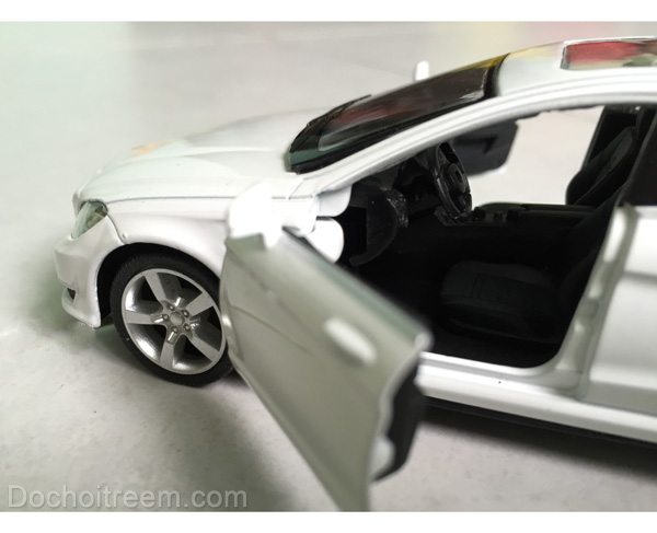 Xe-Mercedes-Benz-CLS-63-AMG-(C218)-8