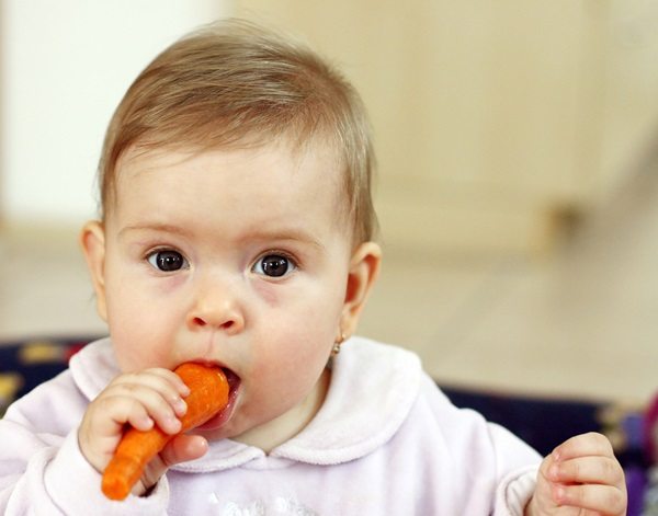 ccf3c_09131704-baby-eating-carrot