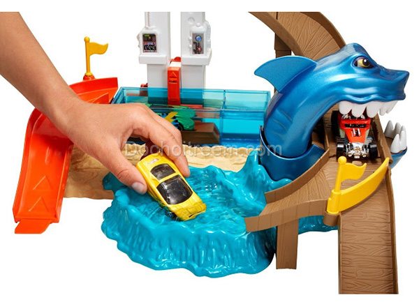 Thap-truot-xe-doi-mau-hotwheels-CMN29-3