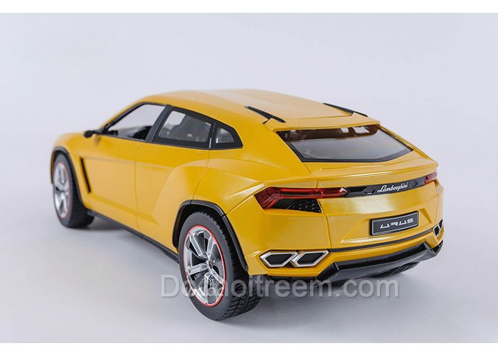 Xe-dieu-khien-tu-xa-lamborghini-urus-mau-vang-73000-5