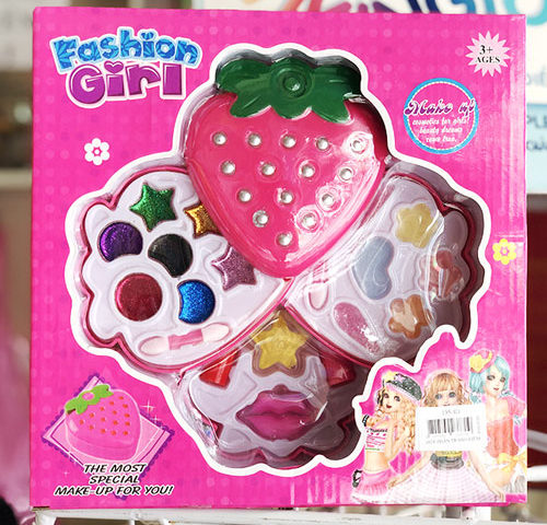 Do-choi-trang-diem-that-hinh-trai-dau-3-tang-135-4D