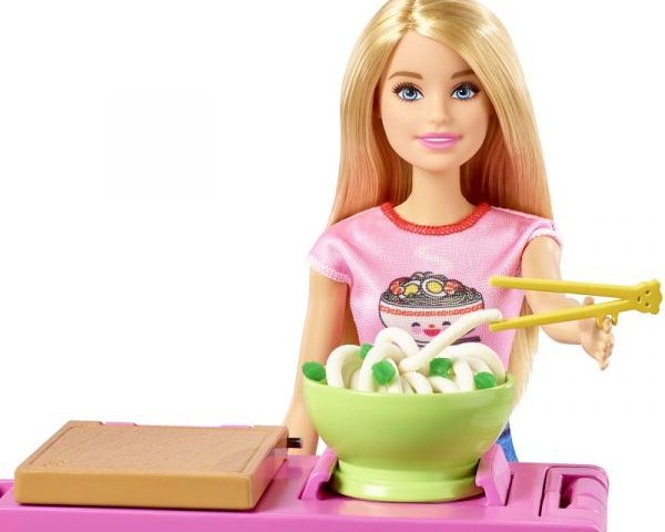Búp bê Barbie cùng Barbie làm mì GHK43