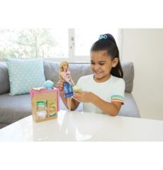 Búp bê Barbie cùng Barbie làm mì GHK43