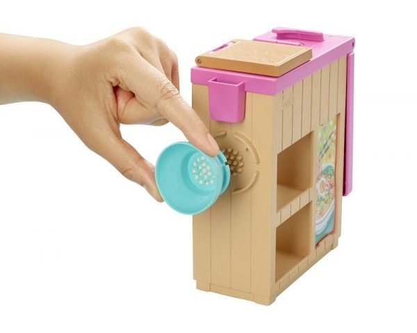 Búp bê Barbie cùng Barbie làm mì GHK43