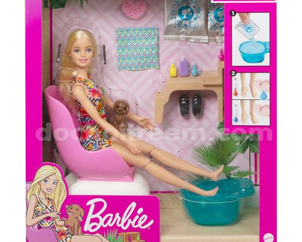 Búp bê Barbie thư giãn ở spa