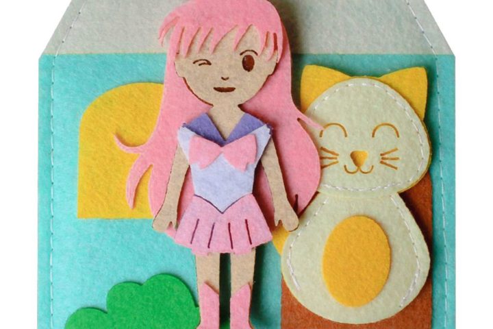 Bé chơi với mèo con Bé chơi với mèo con