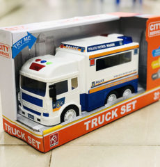 Do-choi-xe-canh-sat-tron-pin-den-A44-2