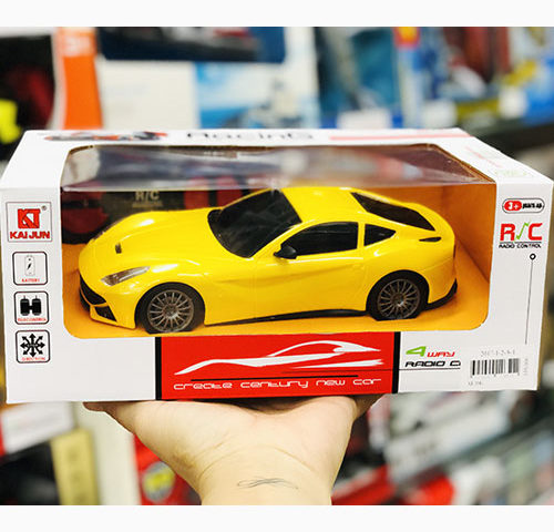 Ô tô điều khiển từ xa chạy pin màu vàng