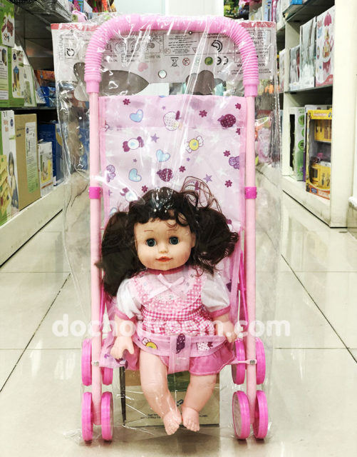 Búp bê xe đẩy chớp mắt
