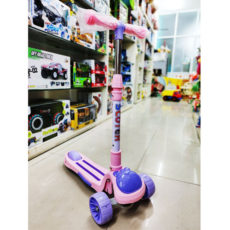 Xe scooter màu hồng cho bé